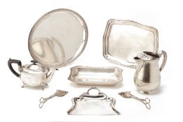 A GROUP OF SILVER PLATED TABLEWARE ITEMS