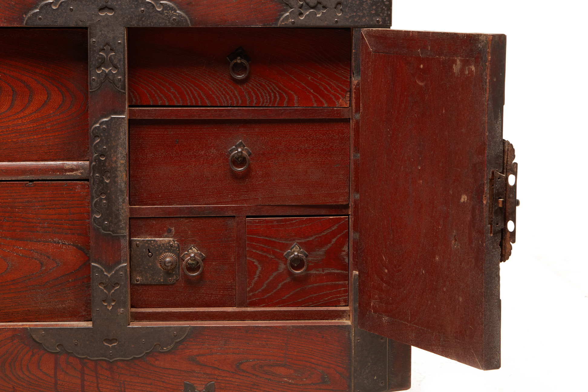 A JAPANESE IRON MOUNTED KURUMA TANSU (WHEEL CHEST) - Image 3 of 5