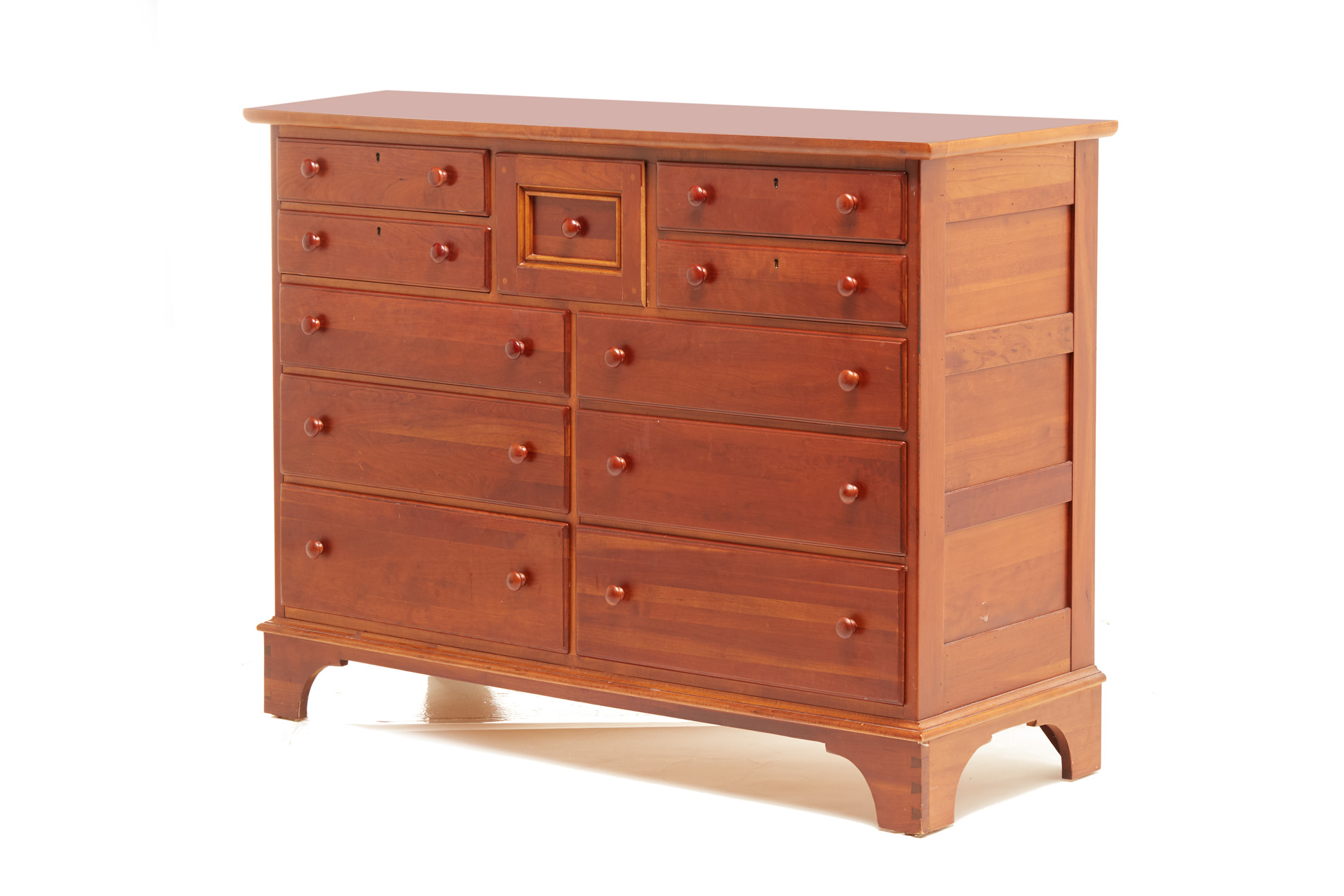 A LEXINGTON CHEST OF DRAWERS - Image 2 of 5