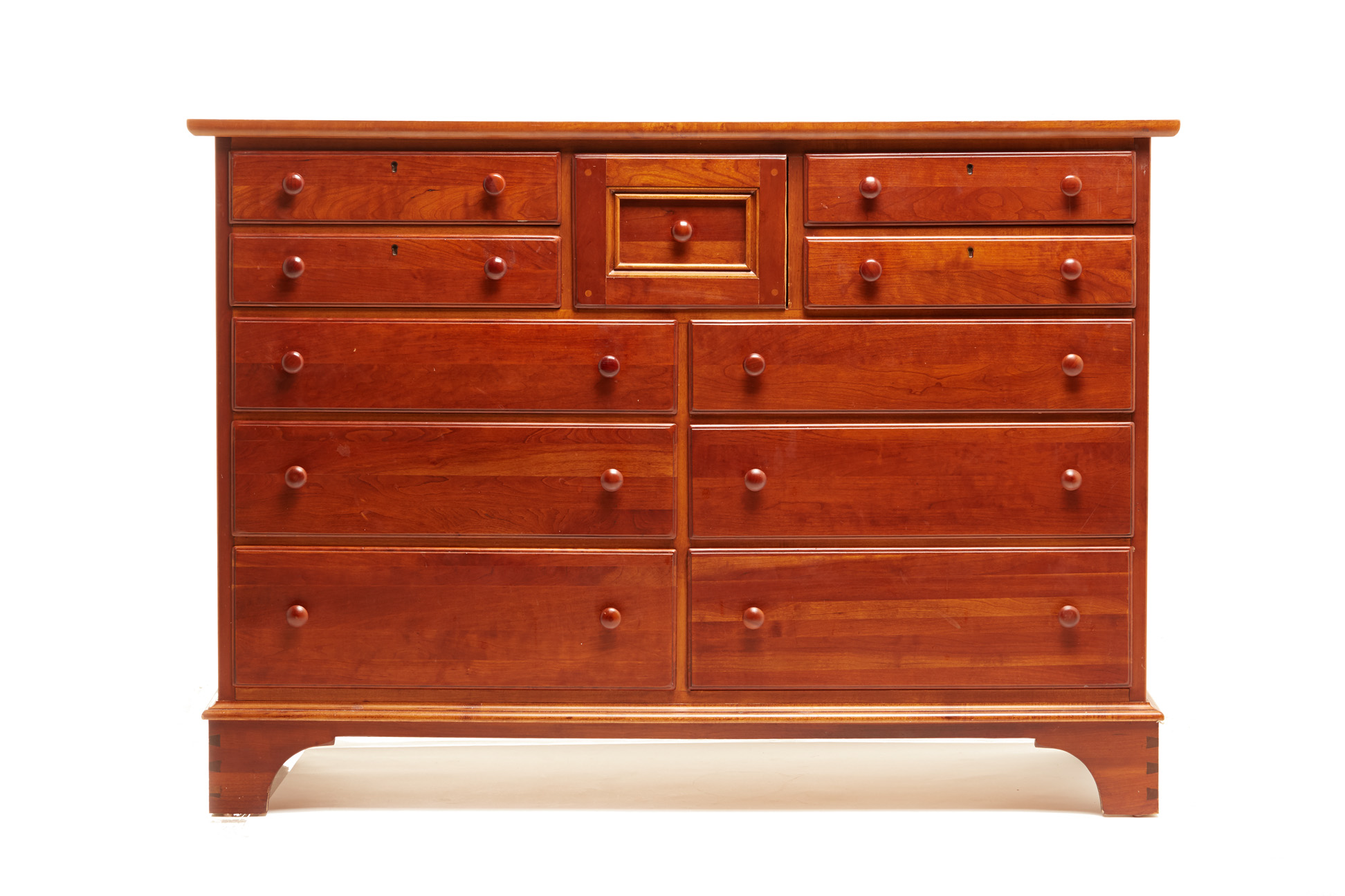 A LEXINGTON CHEST OF DRAWERS