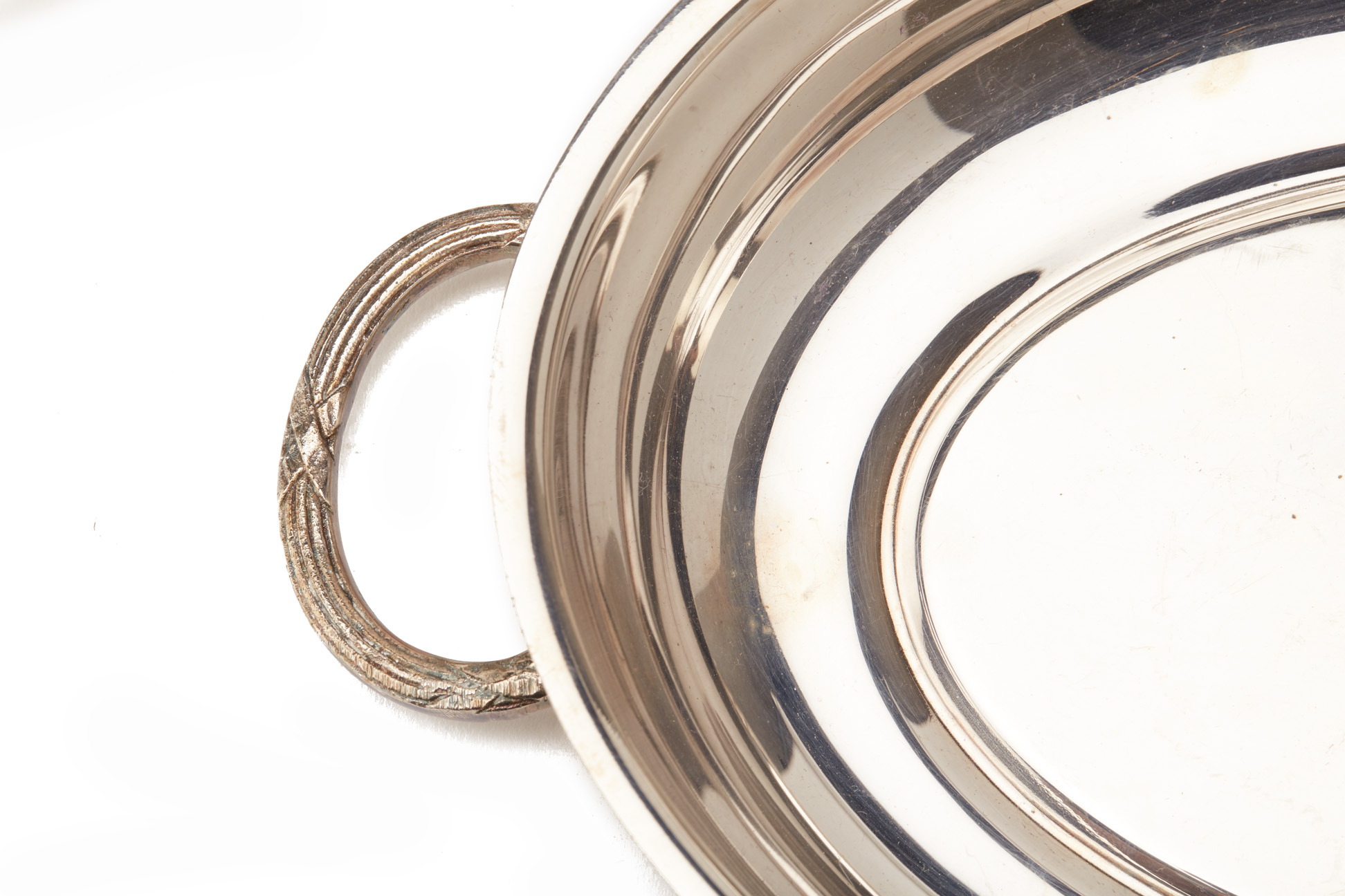 A GROUP OF OVAL SILVER PLATED DISHES AND TRAYS - Image 3 of 3