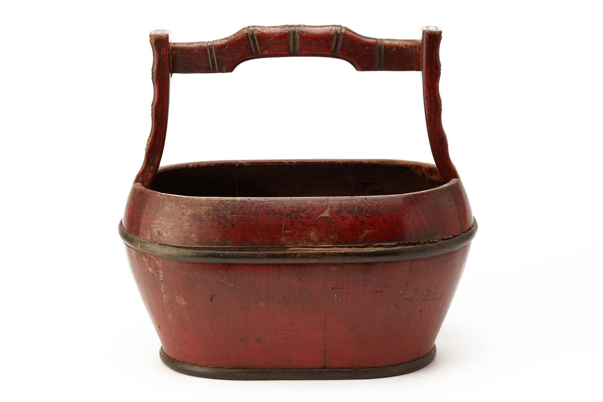 A RED LACQUER AND BRASS BOUND BUCKET