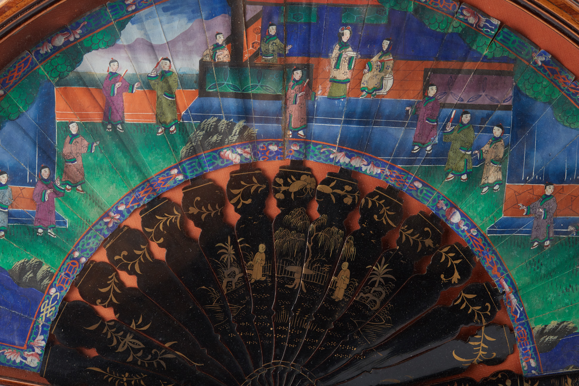 A CHINESE CANTON BLACK AND GILT LACQUER FAN - Image 2 of 2