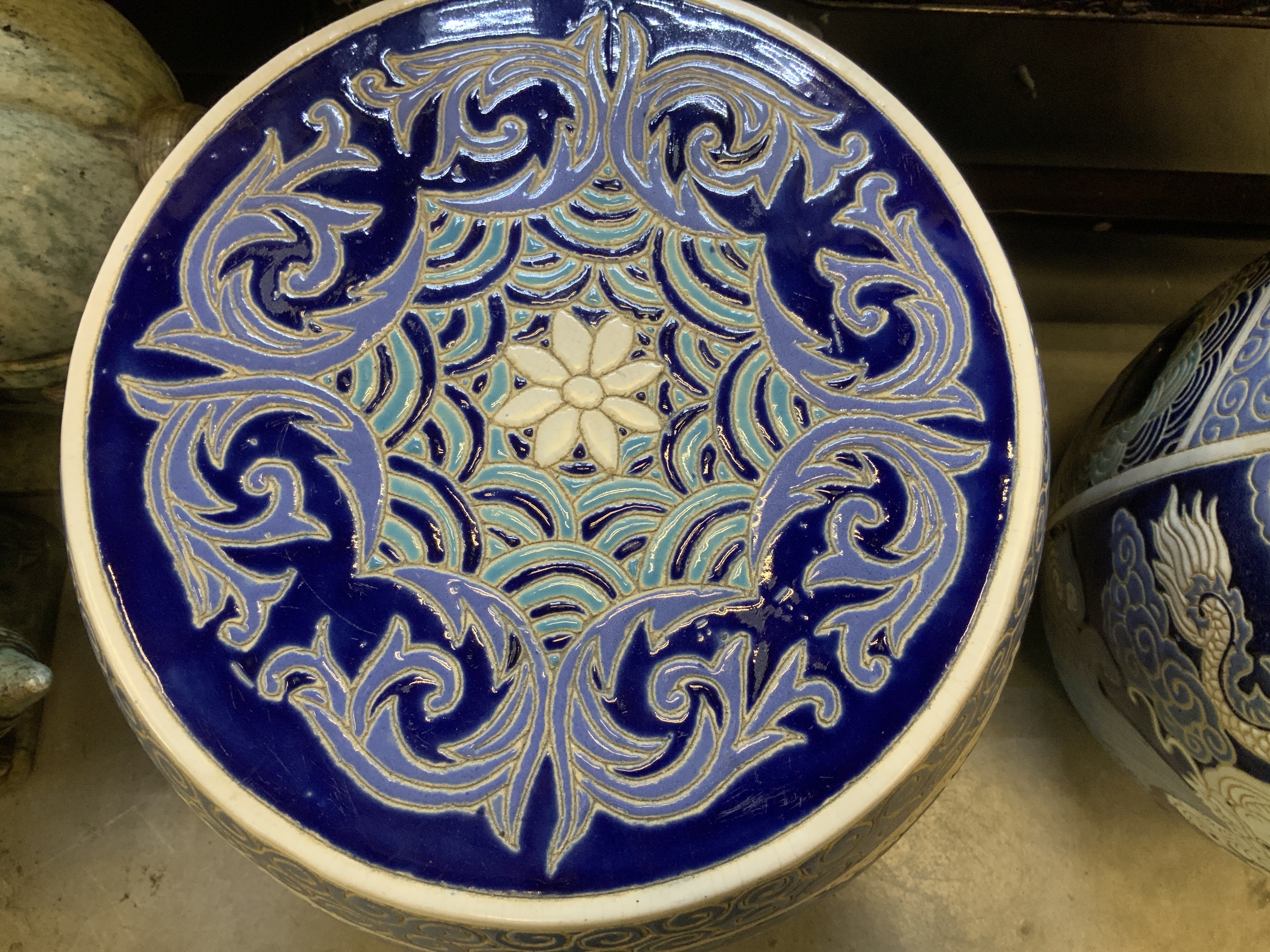 A PAIR OF BLUE AND WHITE BARREL FORM STOOLS - Image 5 of 5