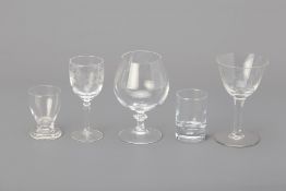 A GROUP OF ASSORTED TABLE GLASS (2)