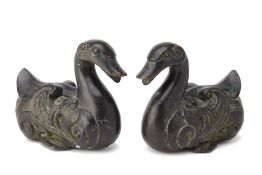 A PAIR OF CHINESE BRONZE MODELS OF DUCKS