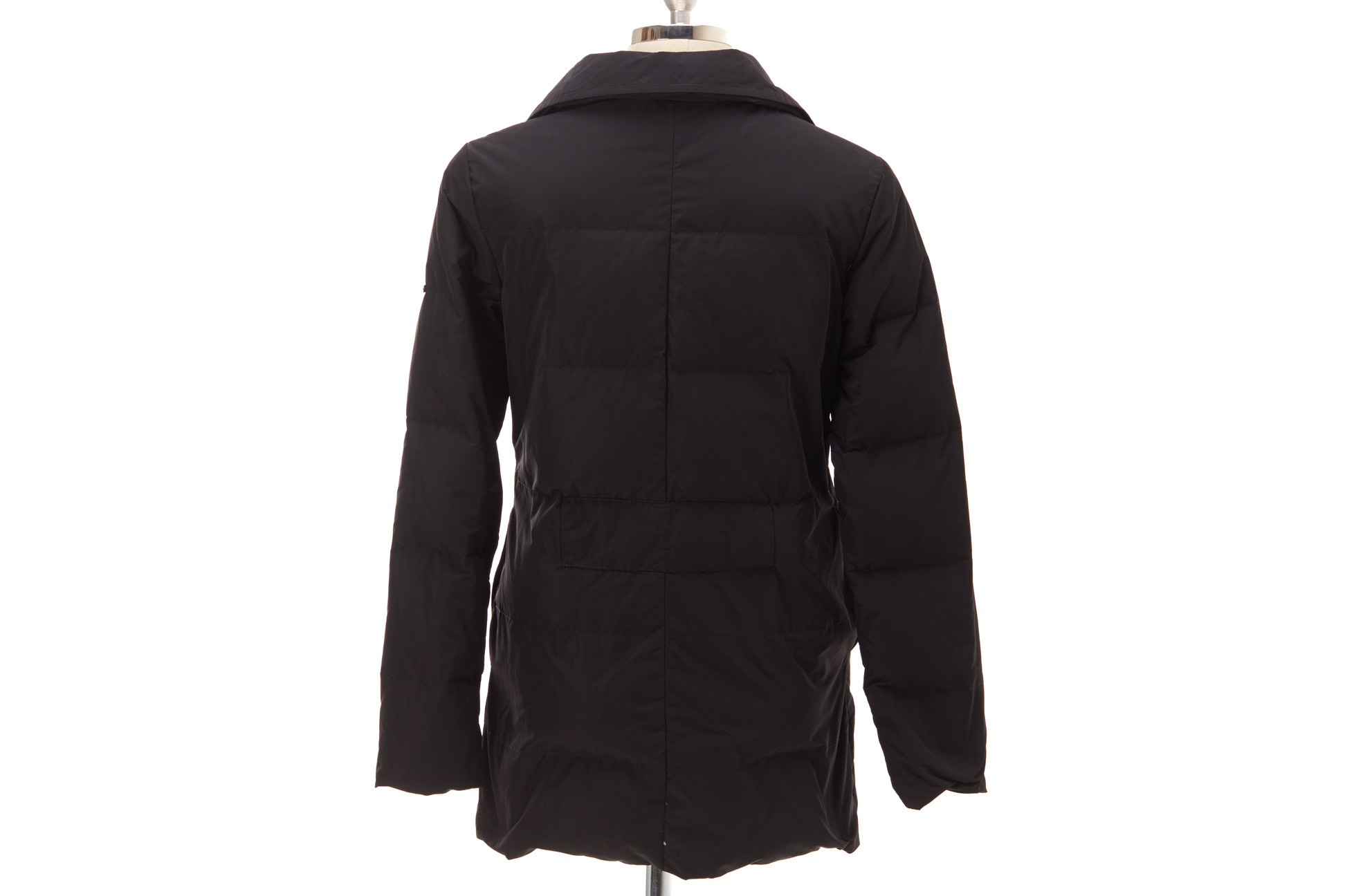 AN AQUASCUTUM BLACK ZIP-UP COAT - Image 3 of 3