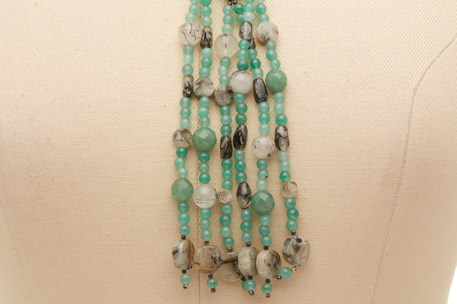 A THAI DESIGNER DANGLING HARD STONE NECKLACE - Image 2 of 3