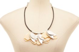 A CREAM COLOURED SHELL FLOWER NECKLACE