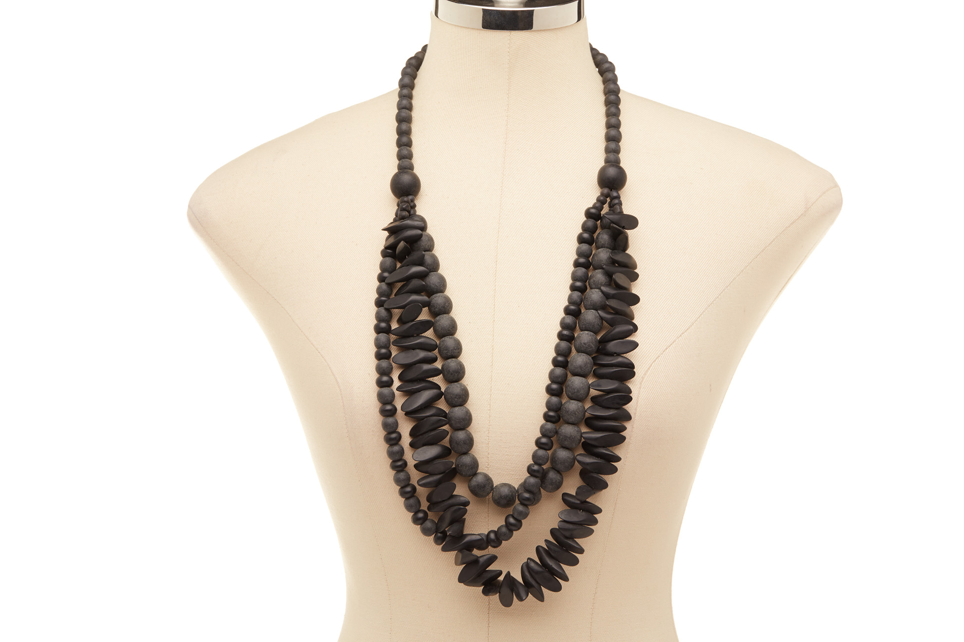 A BLACK STONE NECKLACE