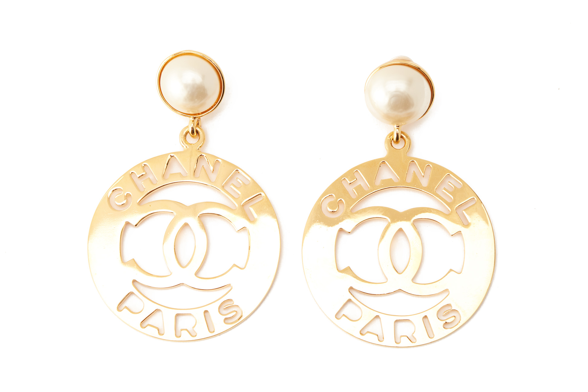 A PAIR OF CHANEL XL GILT METAL AND FAUX PEARL EARRINGS