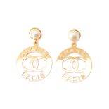 A PAIR OF CHANEL XL GILT METAL AND FAUX PEARL EARRINGS