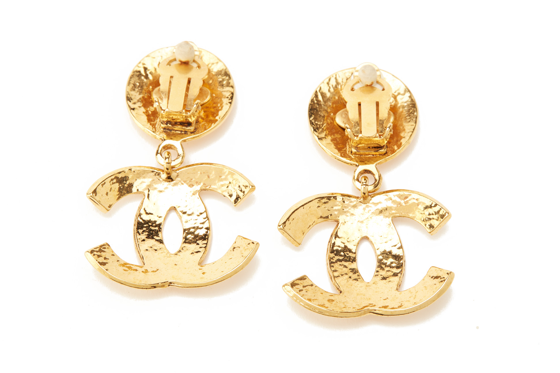 A PAIR OF CHANEL GILT DROP EARRINGS - Image 2 of 2