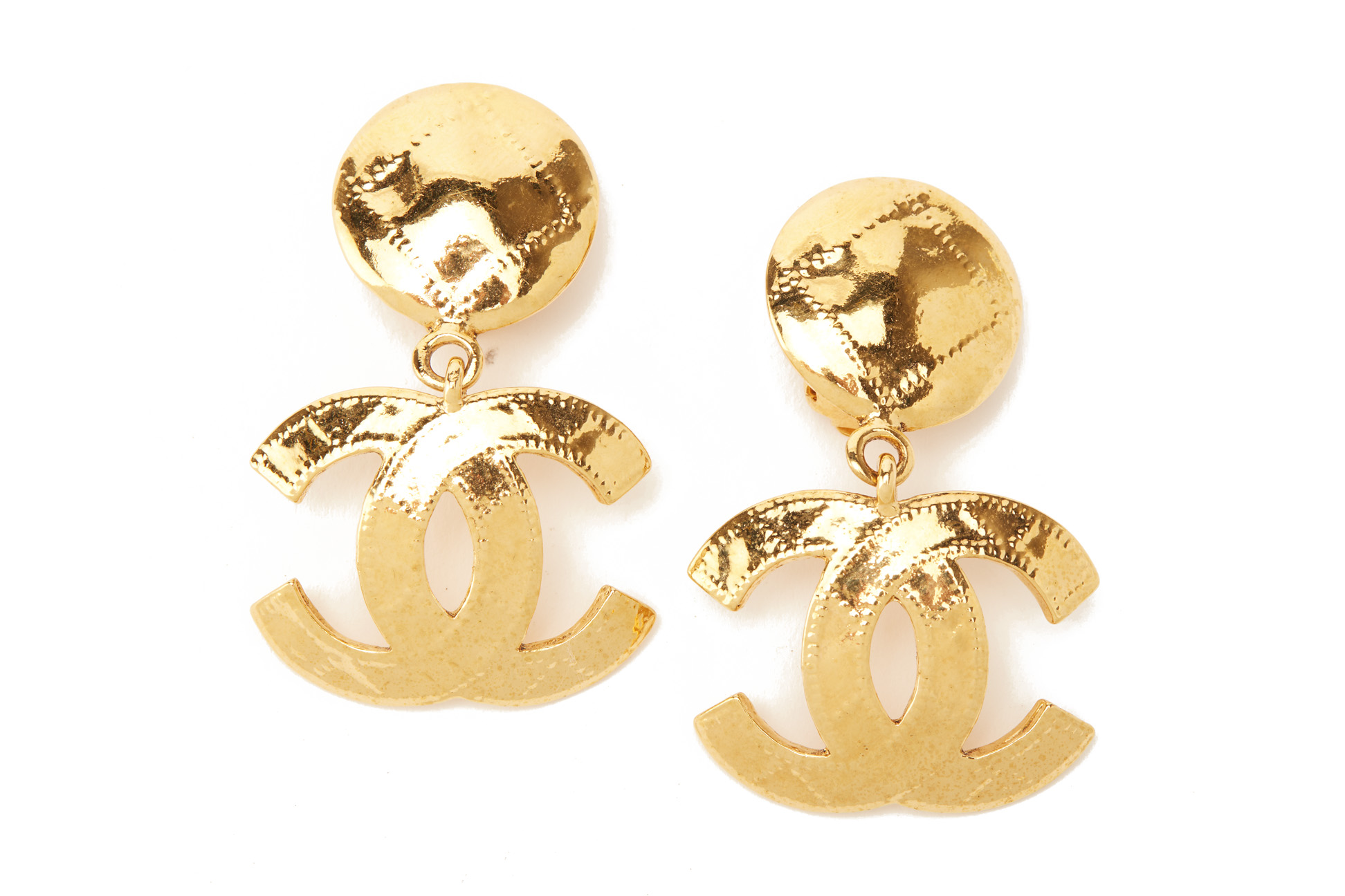 A PAIR OF CHANEL GILT DROP EARRINGS