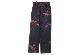 A PAIR OF GUCCI FLORAL EMBROIDERED DARK WASH JEANS
