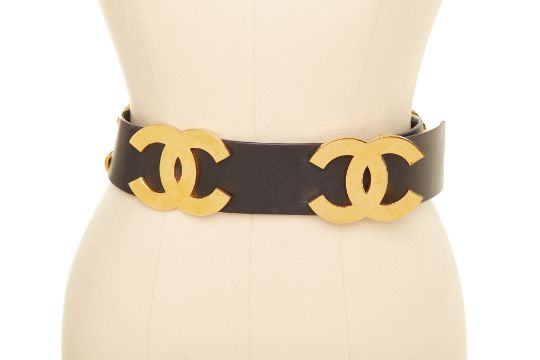 A CHANEL BLACK LEATHER DOUBLE CC LOGO BELT The black leather waistband ...