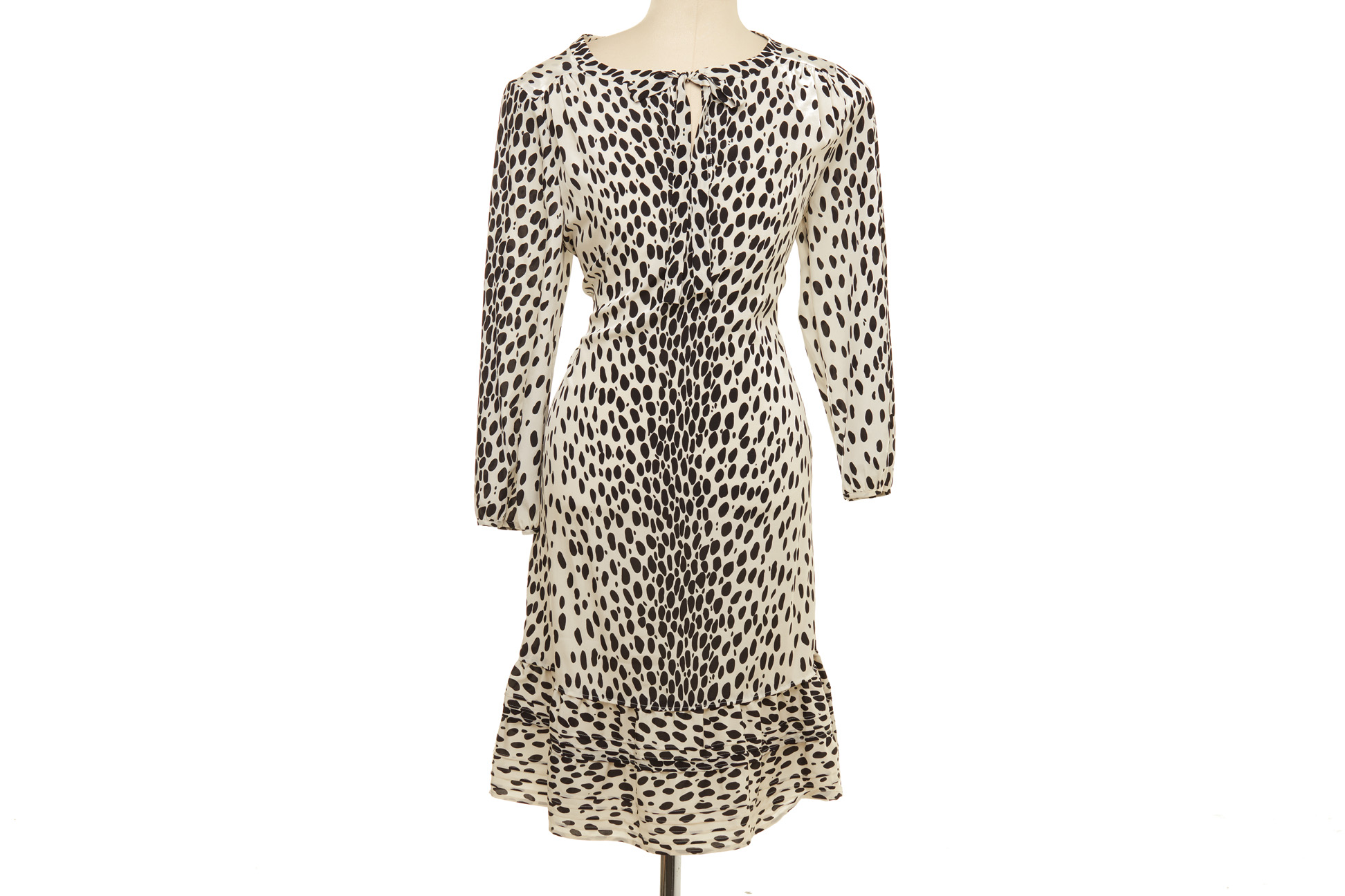 A DKNY BLACK AND WHITE SPOTTED DRESS