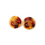 A PAIR OF CHANEL FAUX TORTOISESHELL AND GILT EARRINGS