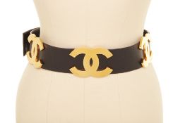 A CHANEL BLACK LEATHER DOUBLE CC LOGO BELT