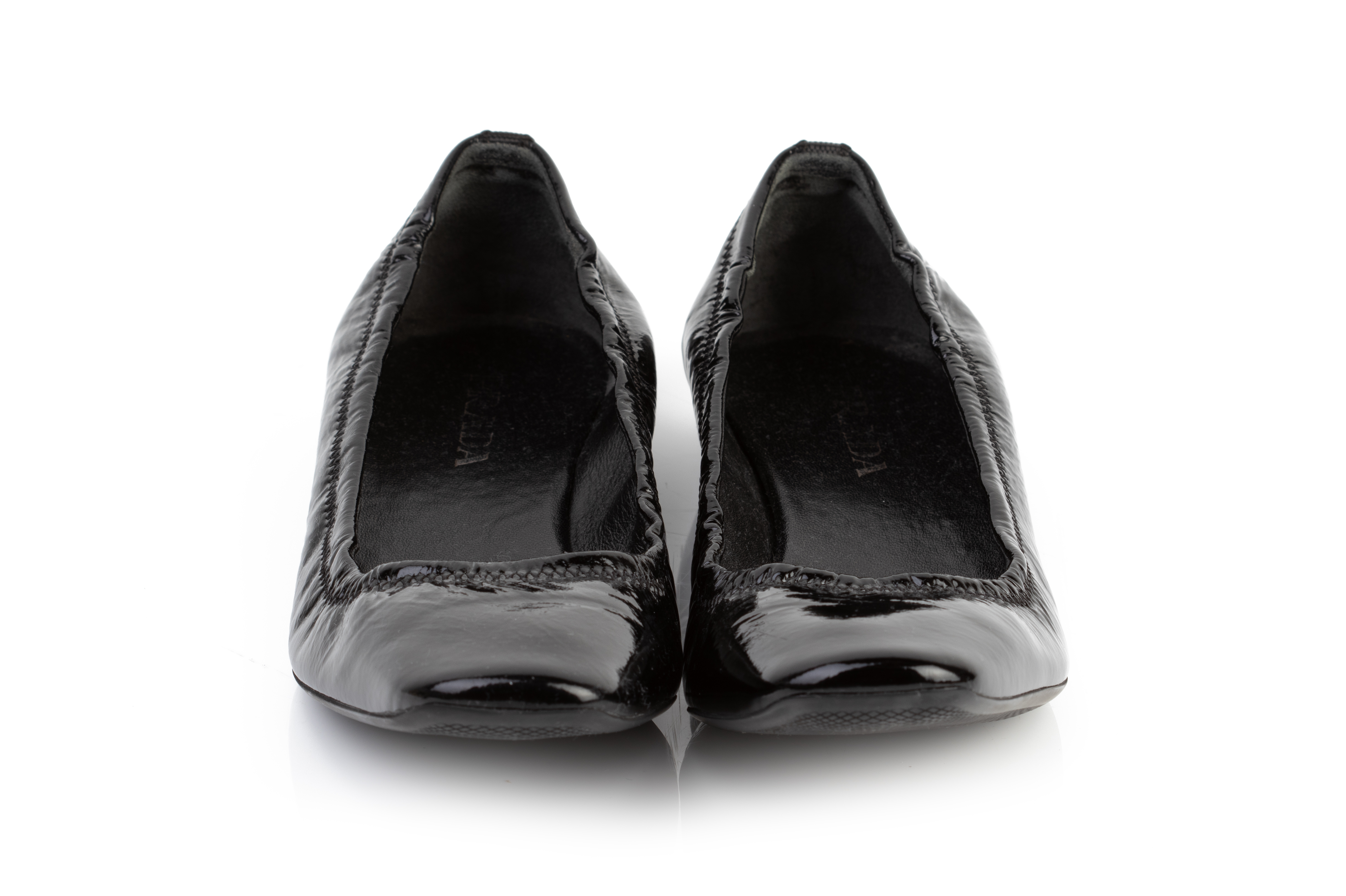 A PAIR OF PRADA PATENT BLACK LEATHER BALLET FLATS EU36 - Image 2 of 5