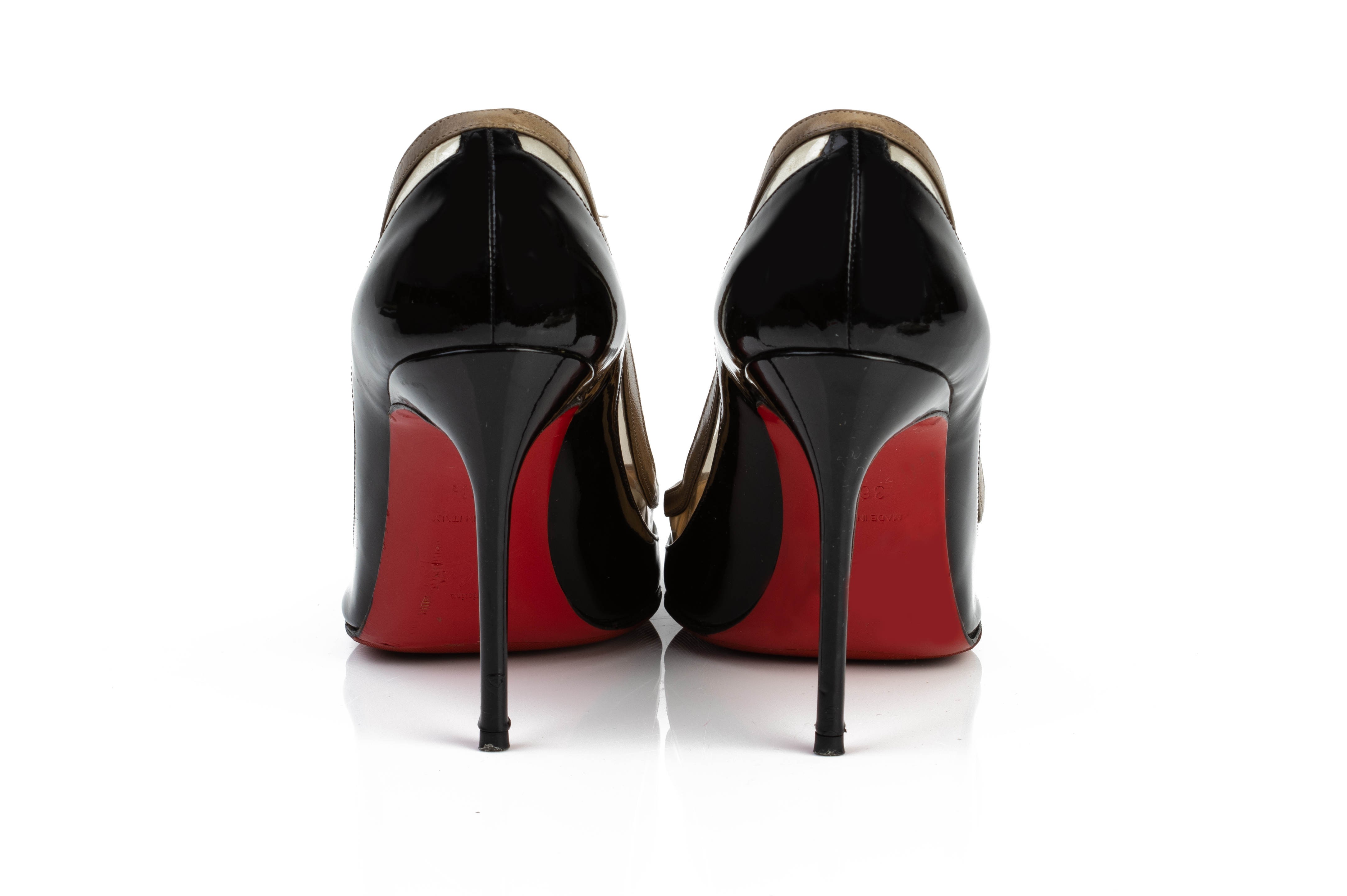 A PAIR OF CHRISTIAN LOUBOUTIN PVC BLACK LEATHER PUMPS EU36.5 - Image 4 of 5