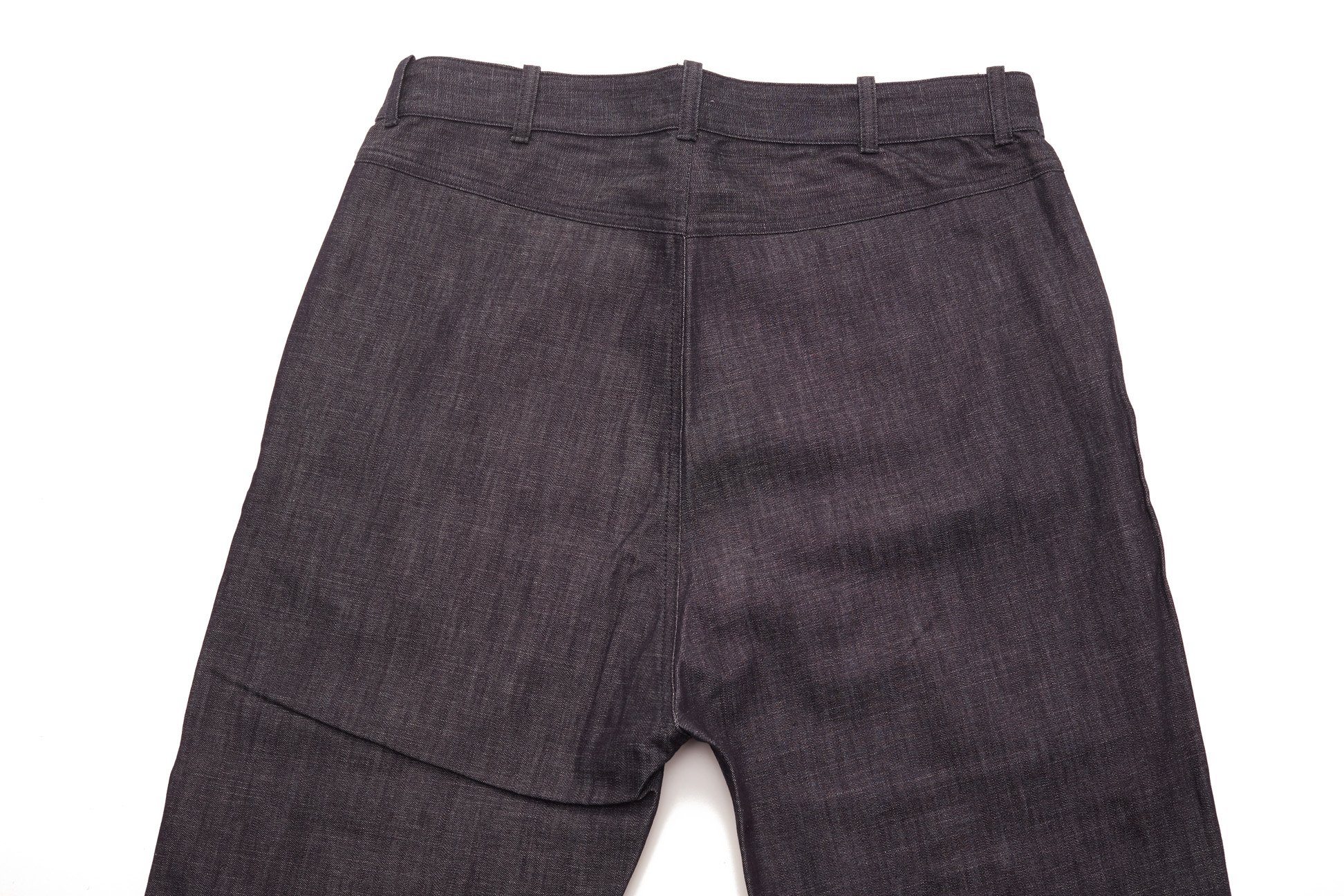 A PAIR OF BOTTEGA VENETA DARK WASH JEANS - Image 2 of 2