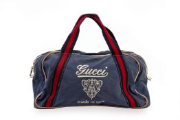 A GUCCI NAVY VINTAGE DUFFLE BAG