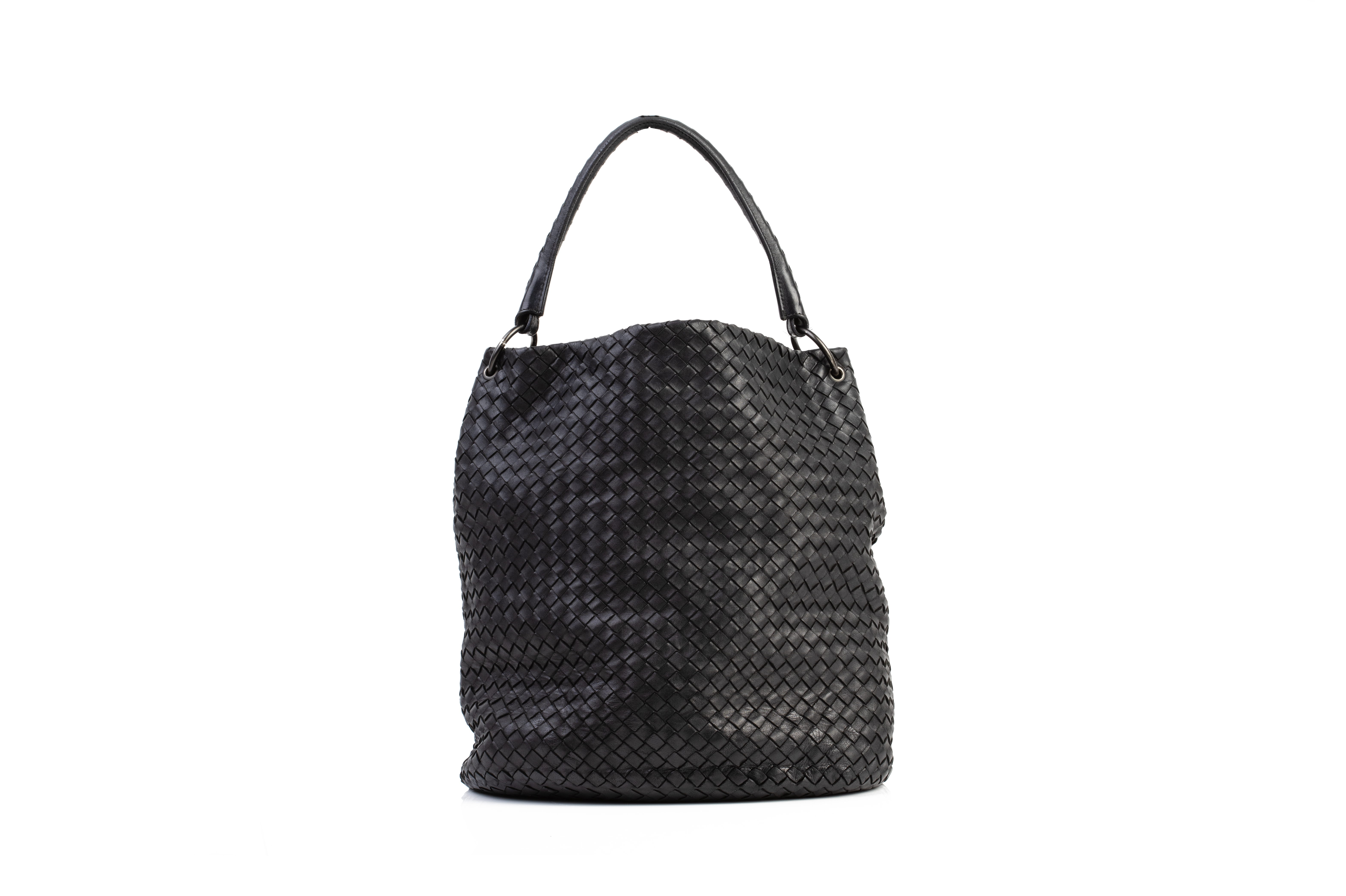 A BOTTEGA VENETA BLACK INTRECCIATO TOTE BUCKET BAG