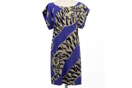 A DIANE VON FURSTENBERG SHORT SLEEVED DRESS