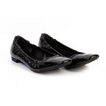 A PAIR OF PRADA PATENT BLACK LEATHER BALLET FLATS EU36