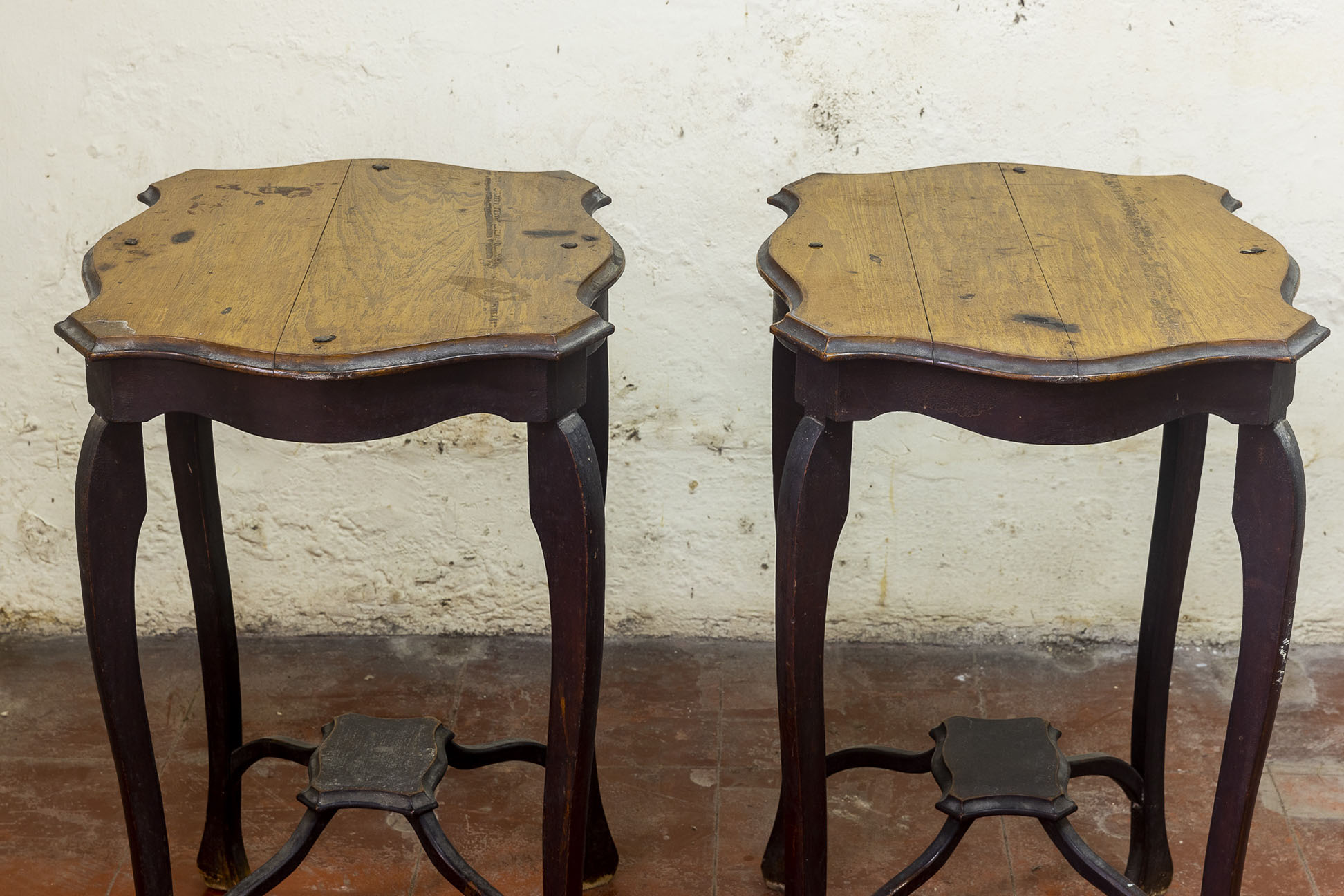 A PAIR OF SIDE TABLES - Image 3 of 6