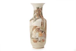 A FAMILLE ROSE PORCELAIN VASE