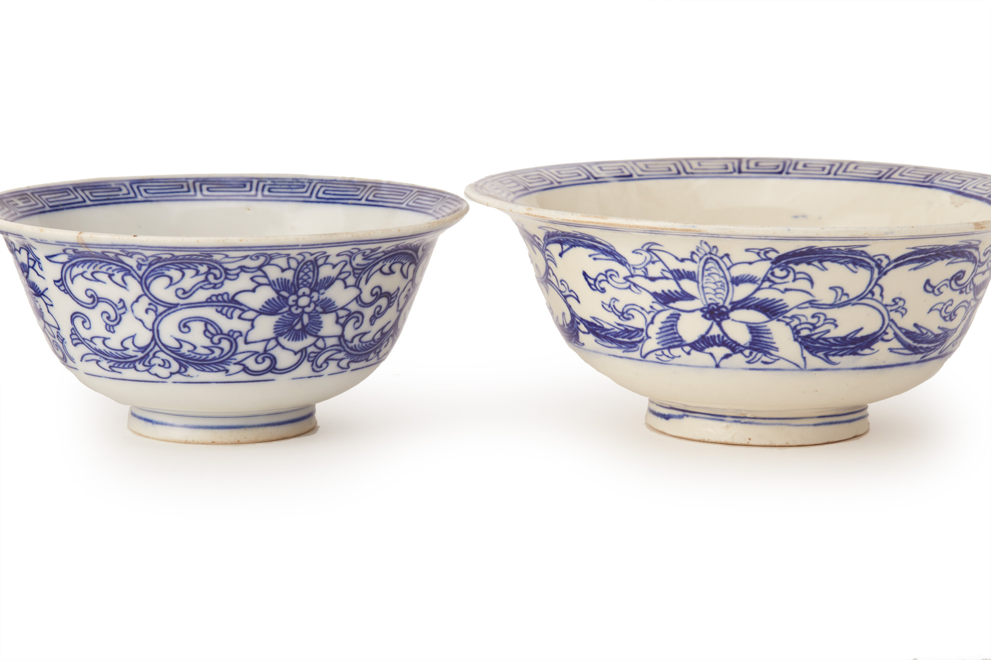 A LARGE GROUP OF BLUE AND WHITE PORCELAIN BOWLS - Image 3 of 5