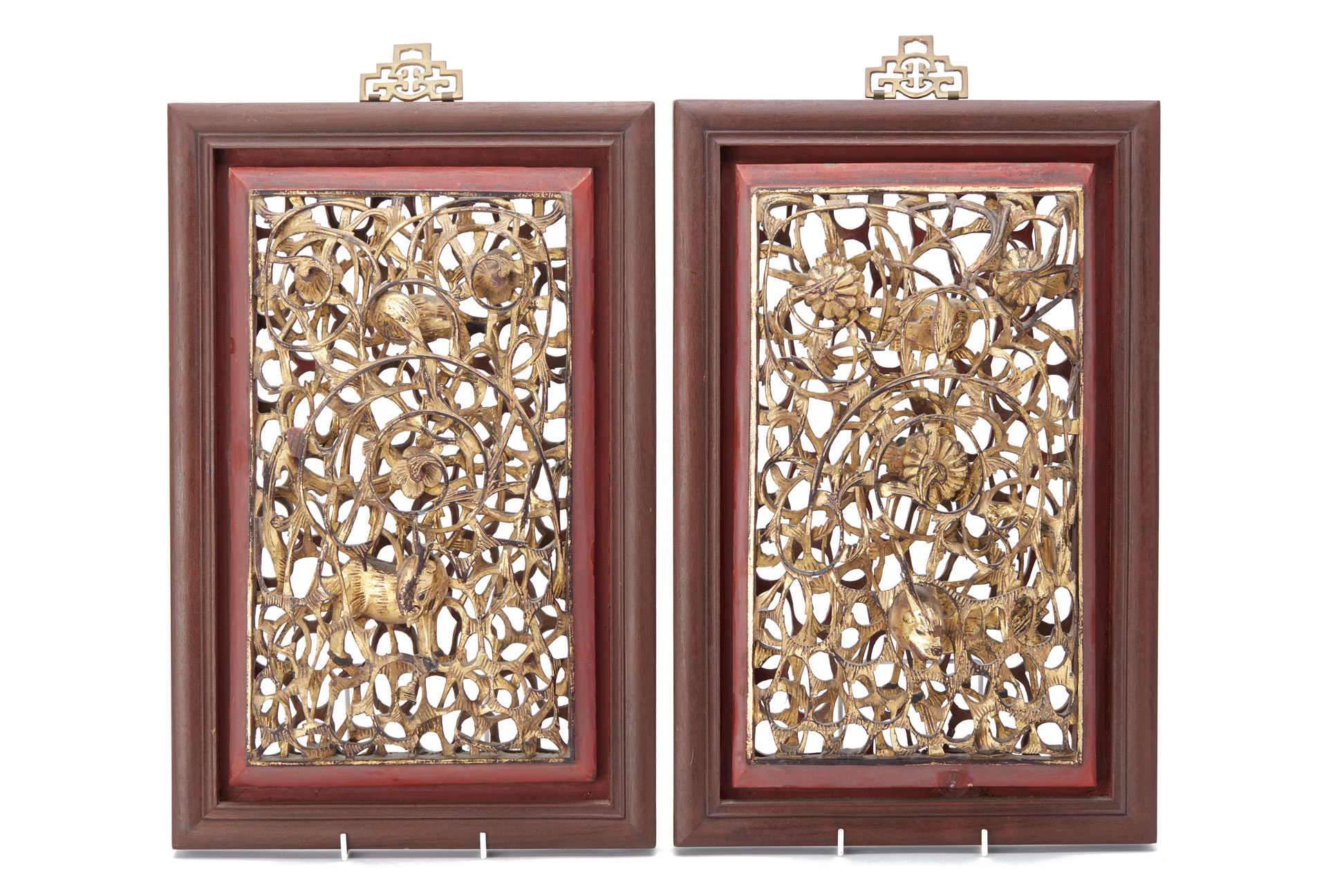 A PAIR OF CARVED GILTWOOD PANELS - Image 2 of 4