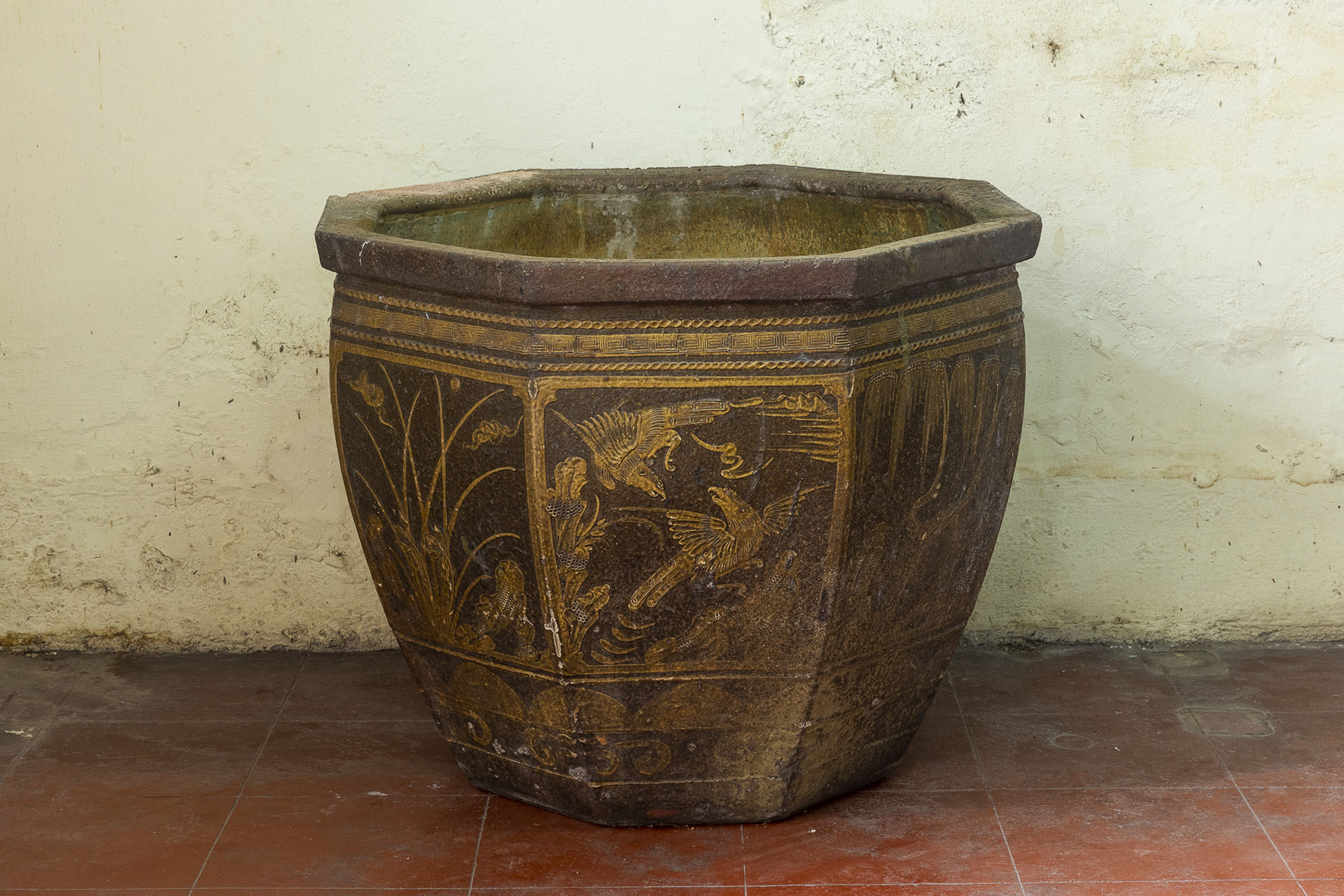 A LARGE HEXAGONAL BROWN GLAZED JARDINIERE - Image 2 of 12