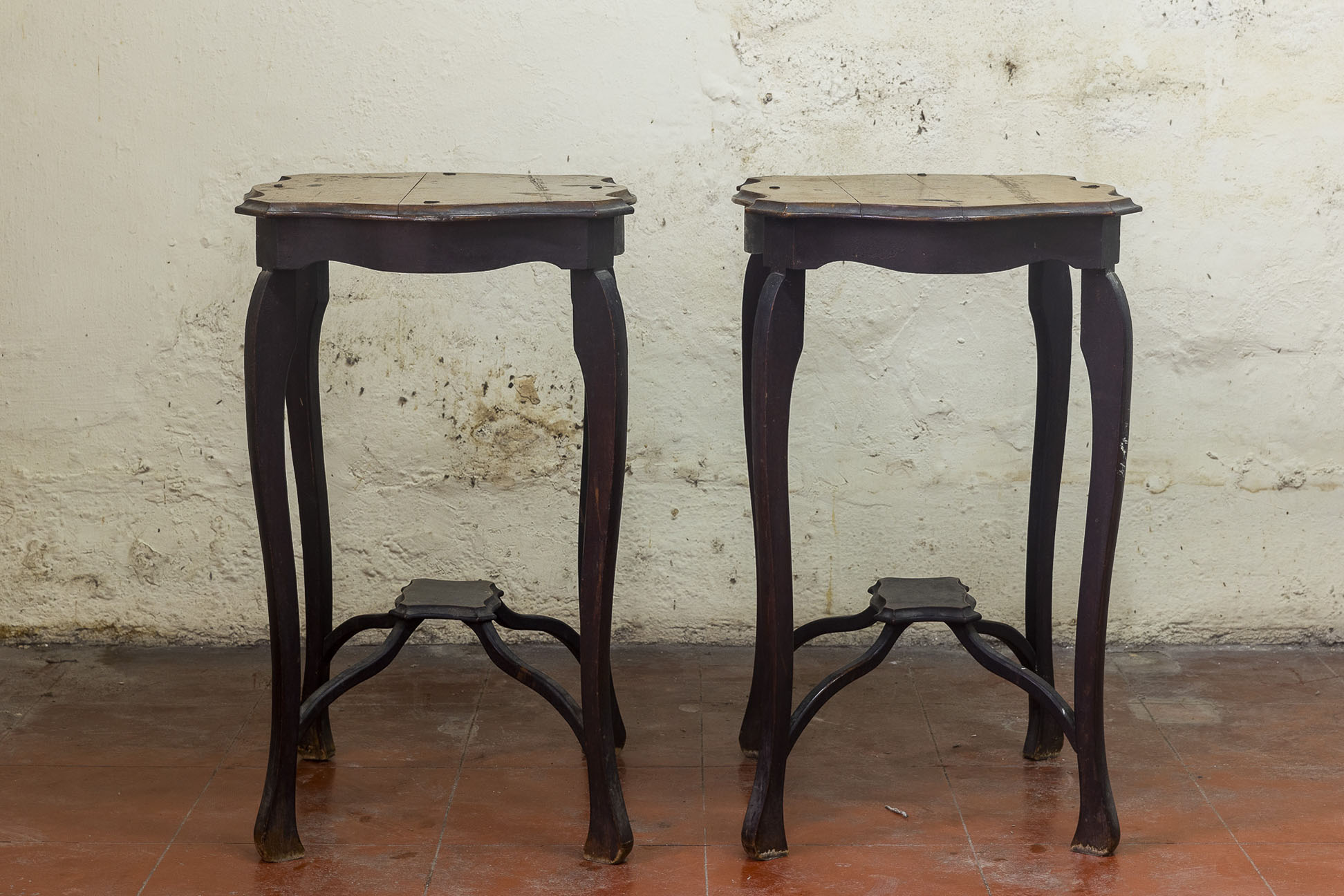 A PAIR OF SIDE TABLES - Image 5 of 6