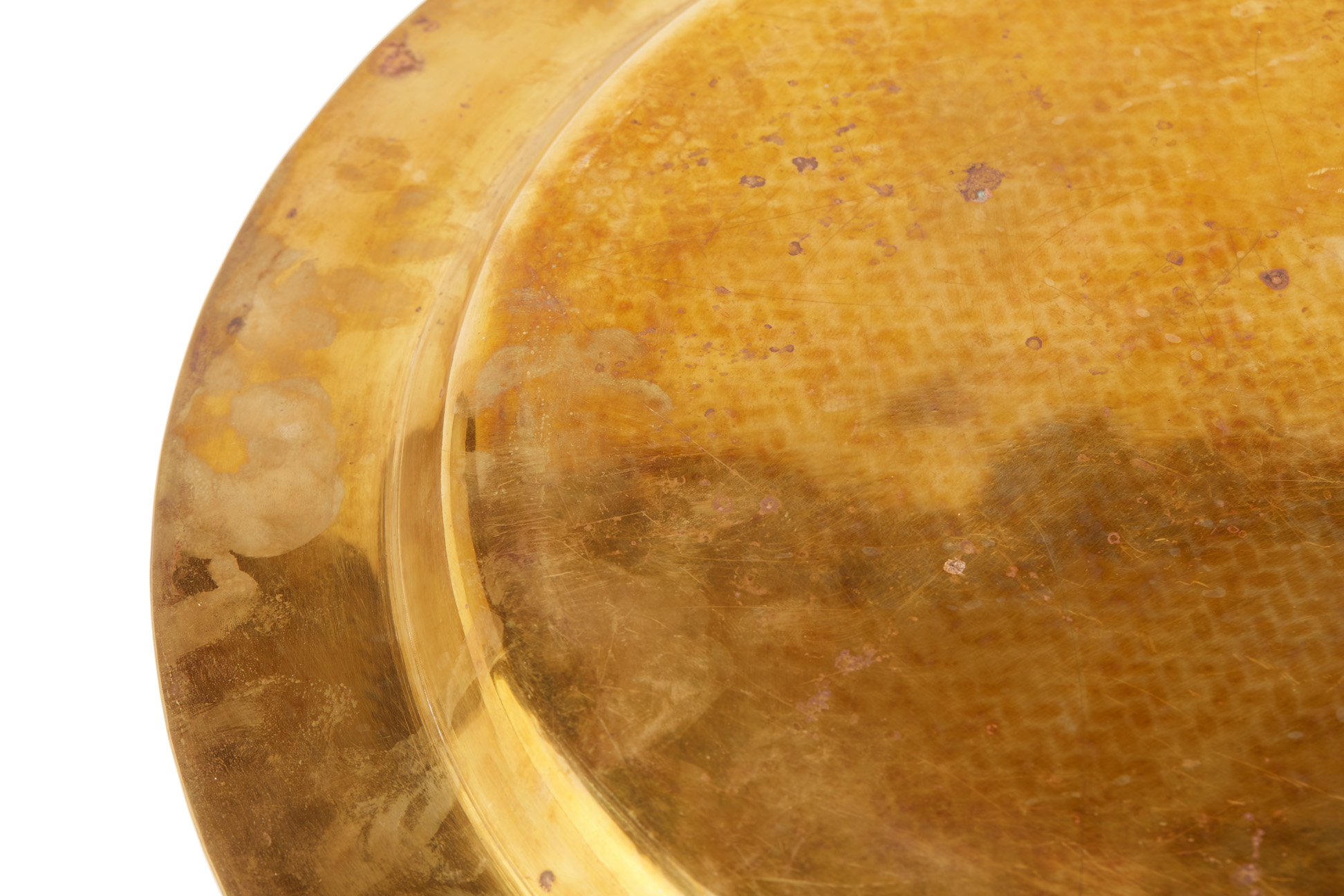 A CIRCULAR POLISHED BRONZE/BRASS TRAY - Image 2 of 4