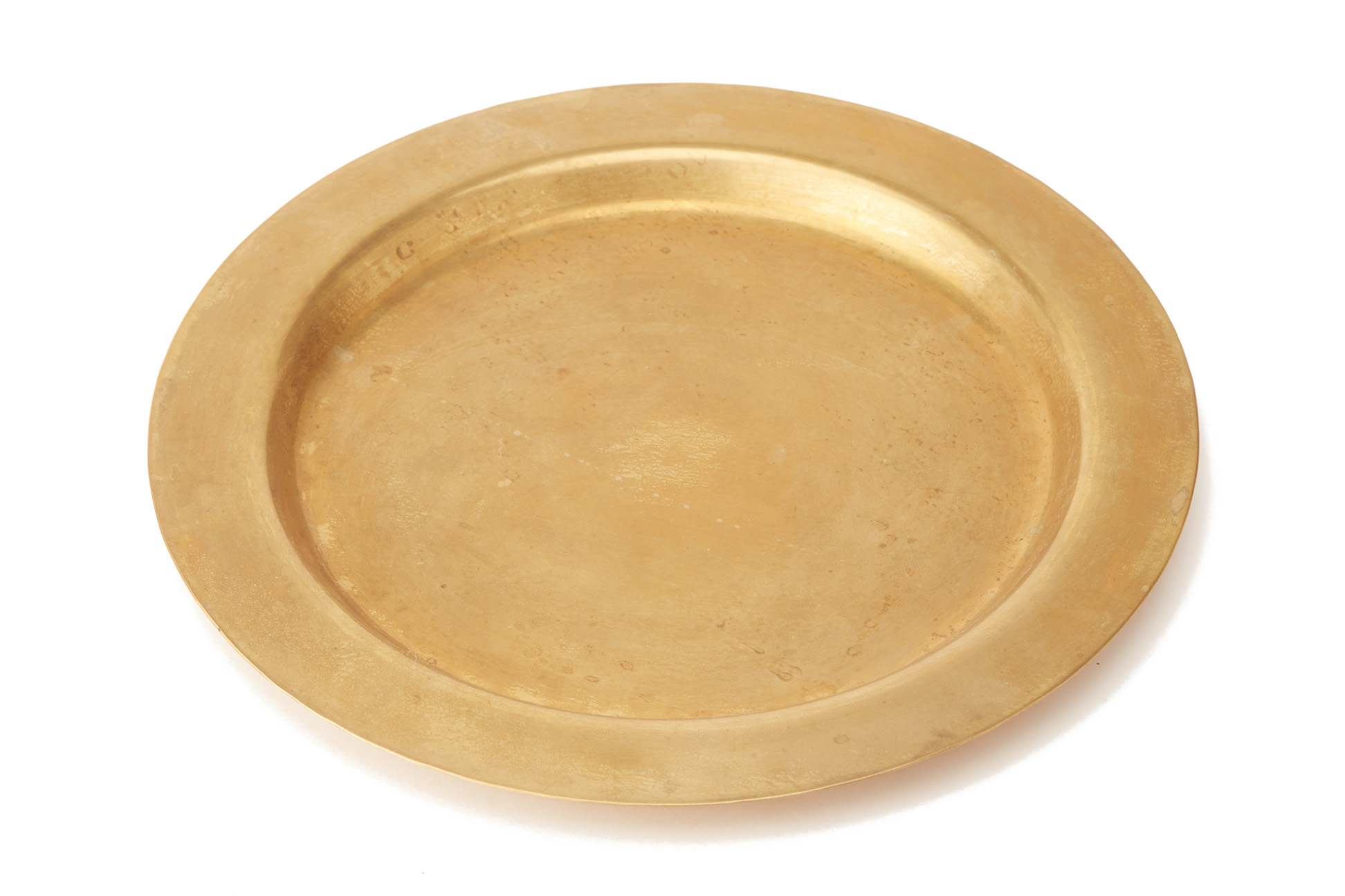 A CIRCULAR POLISHED BRONZE/BRASS TRAY - Image 3 of 4