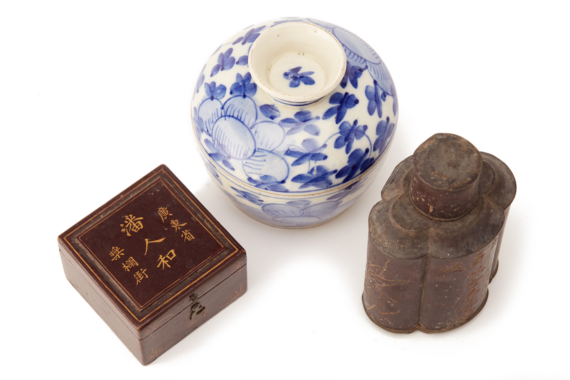 A GROUP OF THREE ORIENTAL ITEMS - Image 2 of 2