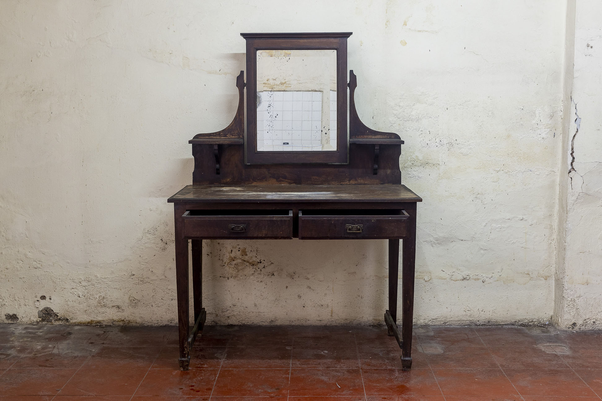 A MIRROR BACK DRESSING TABLE - Image 3 of 4