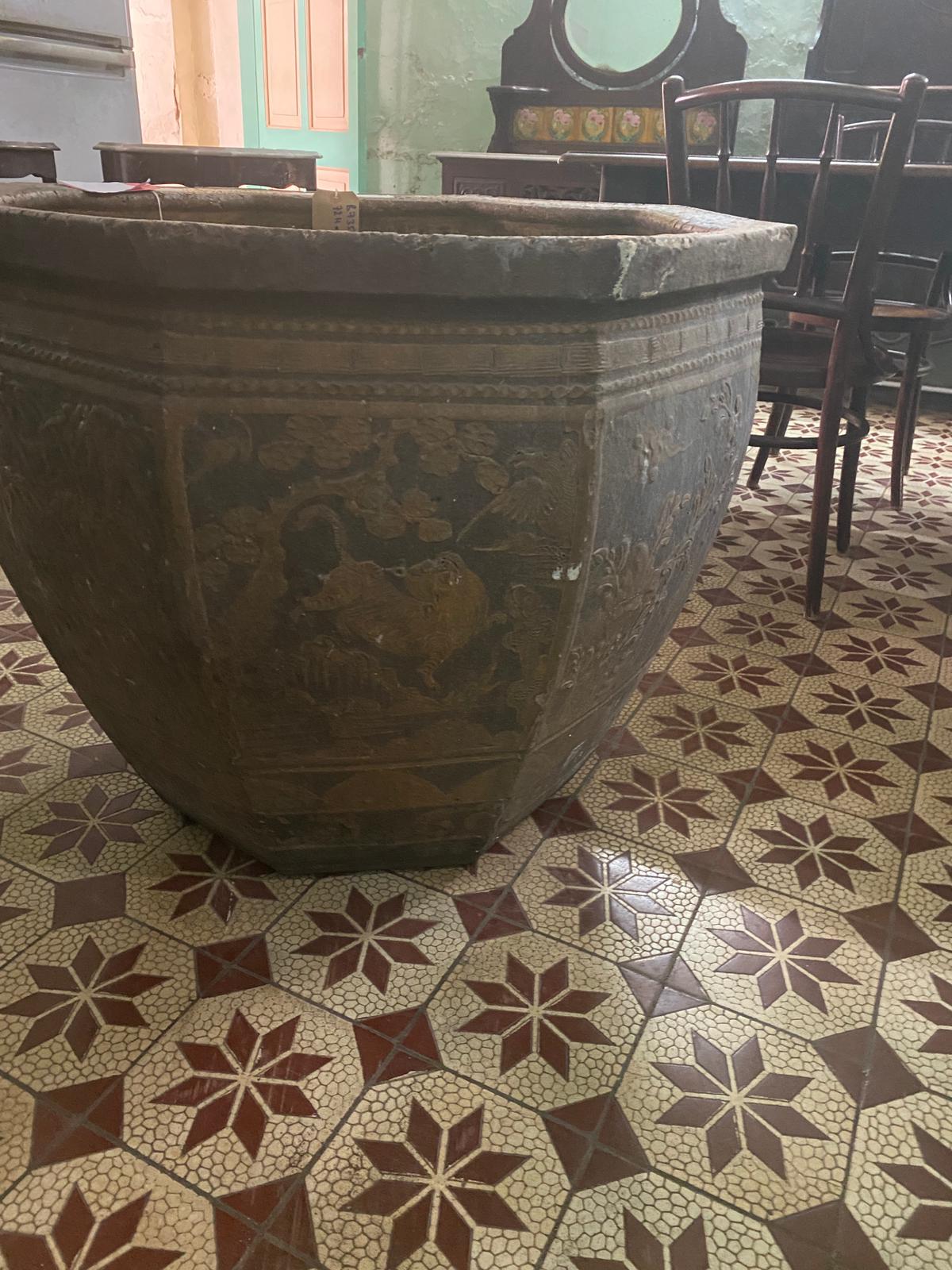 A LARGE HEXAGONAL BROWN GLAZED JARDINIERE - Image 8 of 12