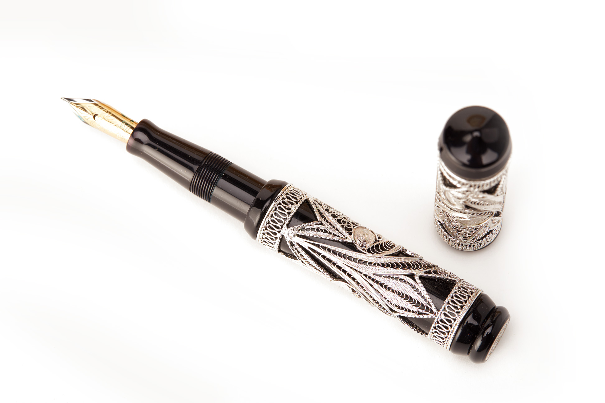 A VISCONTI LIMITED EDITION TAJ MAHAL FOUNTAIN PEN - Image 2 of 6