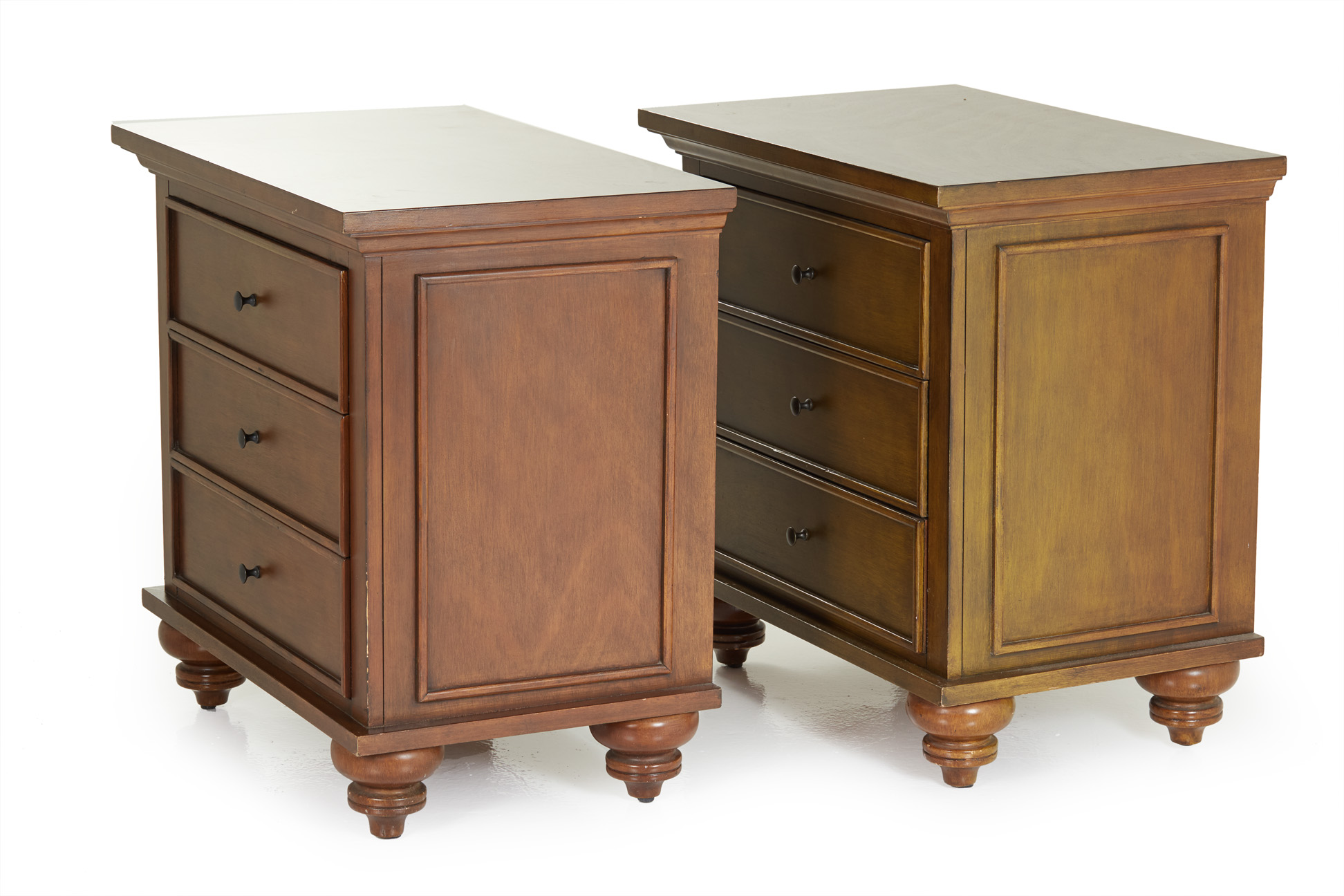 A PAIR OF BEDSIDE CHESTS OF DRAWERS - Image 2 of 3