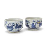 A PAIR OF BLUE AND WHITE PORCELAIN BOWLS