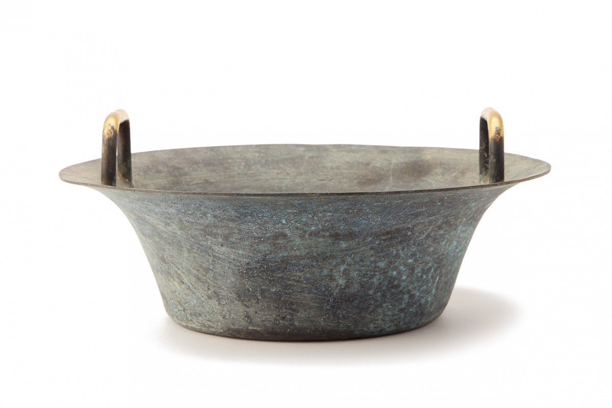 A LARGE TWIN HANDLED SPOUTING BOWL - Image 2 of 3