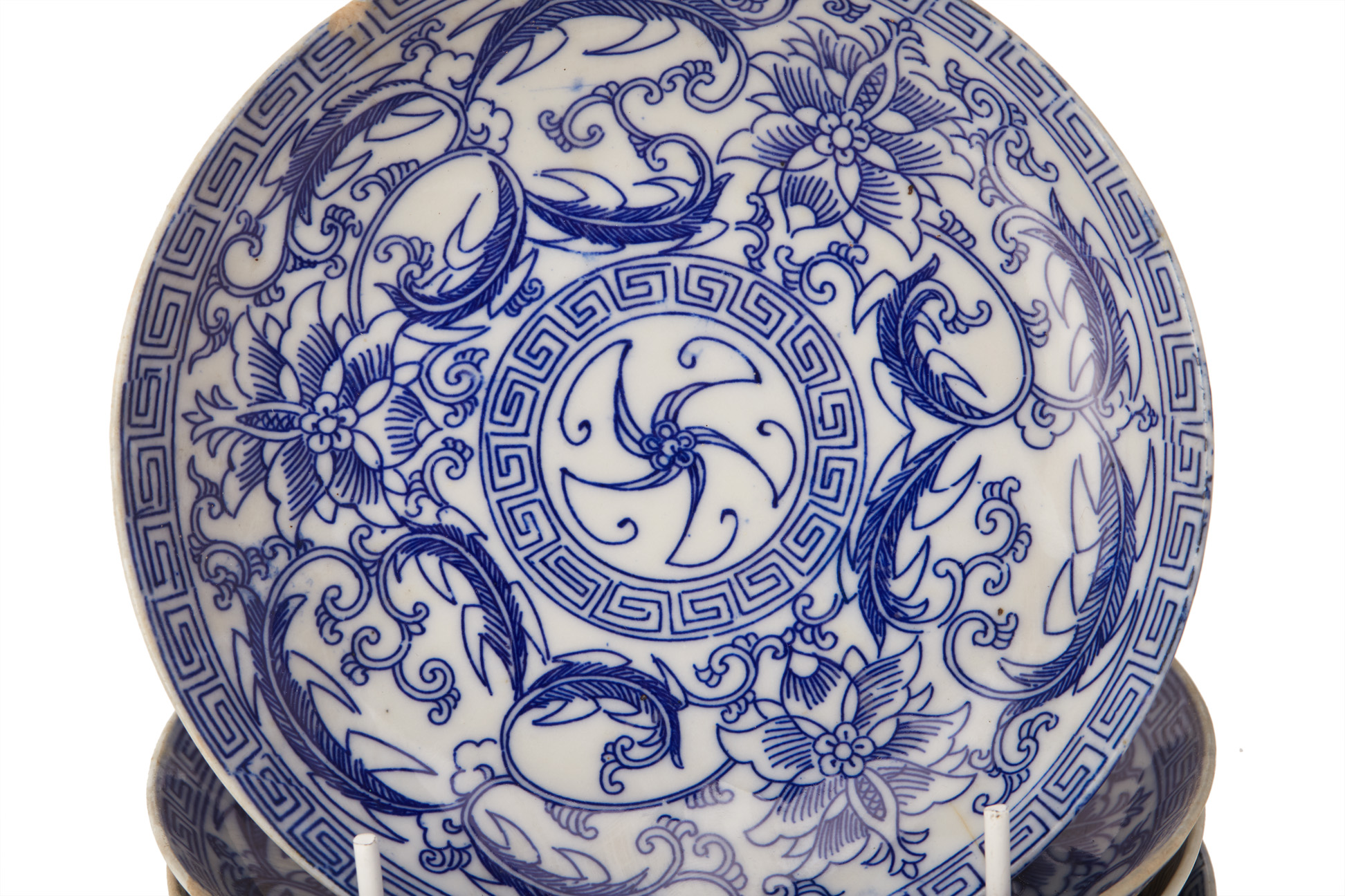 A LARGE GROUP OF BLUE AND WHITE PORCELAIN BOWLS - Image 2 of 5