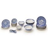 A COLLECTION OF BLUE AND WHITE PORCELAIN PIECES (2)