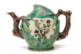 A FAMILLE VERTE CADOGAN TEAPOT