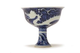 A BLUE AND WHITE DRAGON STEM CUP