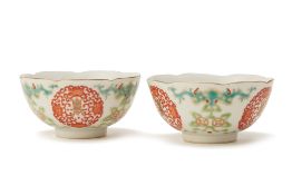 A PAIR OF FAMILLE ROSE PORCELAIN BOWLS